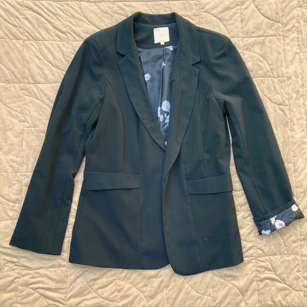 Candie’s black blazer: XL